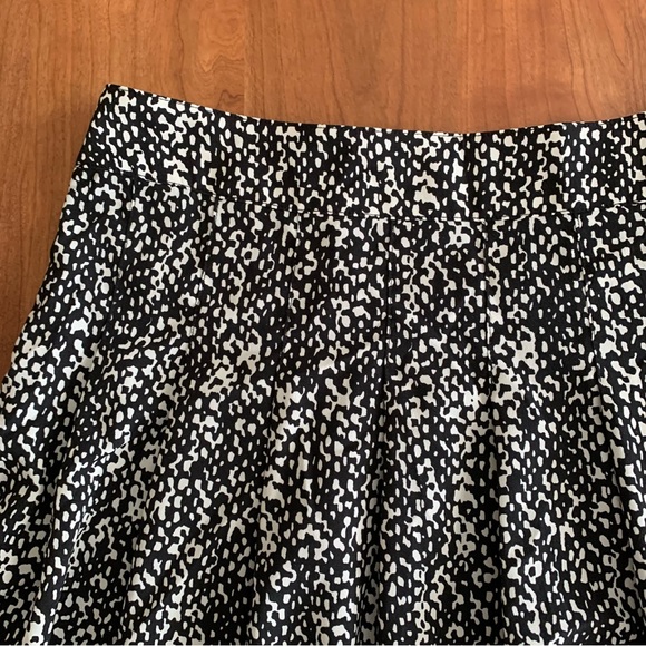 Talbots Pleated Skirt 12 Petite Black and White Pattern - Picture 4 of 10